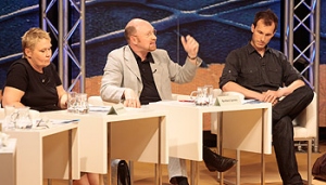 Christopher Kloeble bei Jurydiskussion (Bild: Johannes Puch)