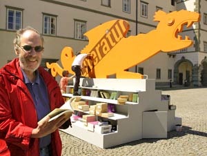 Bücherwurm im Klagenfurter Landhaushof (Bild: ORF - Johannes Puch)